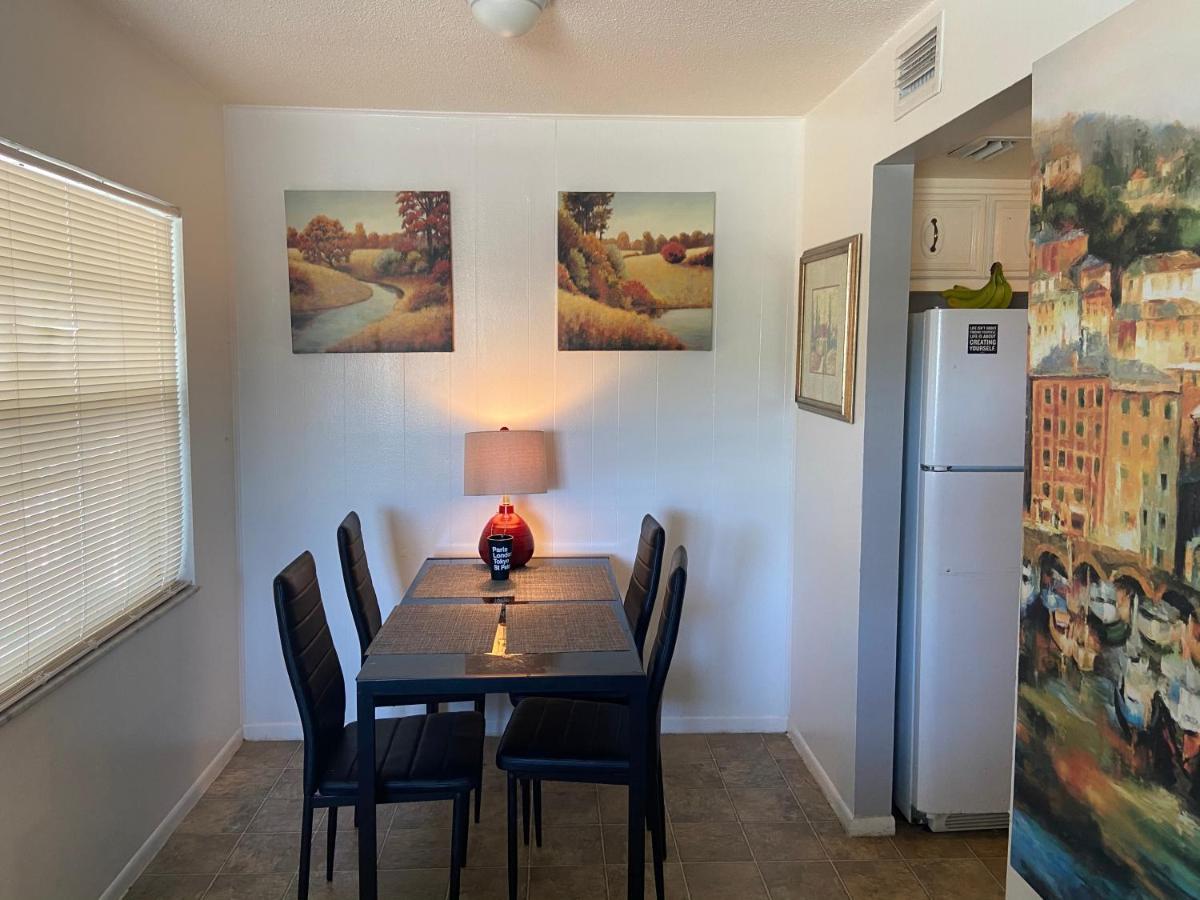 Private Room In A 2 Bedroom 1 Bathroom Shared With Host, On The Beach, Surrounded By Resorts, Only 2 People Max 圣徒皮特海滩 外观 照片
